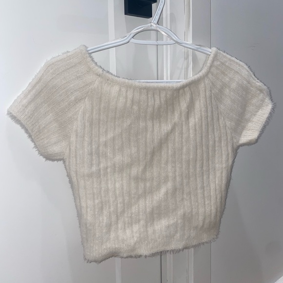 Topshop fluffy knitted crop top in cream - Picture 2 of 2